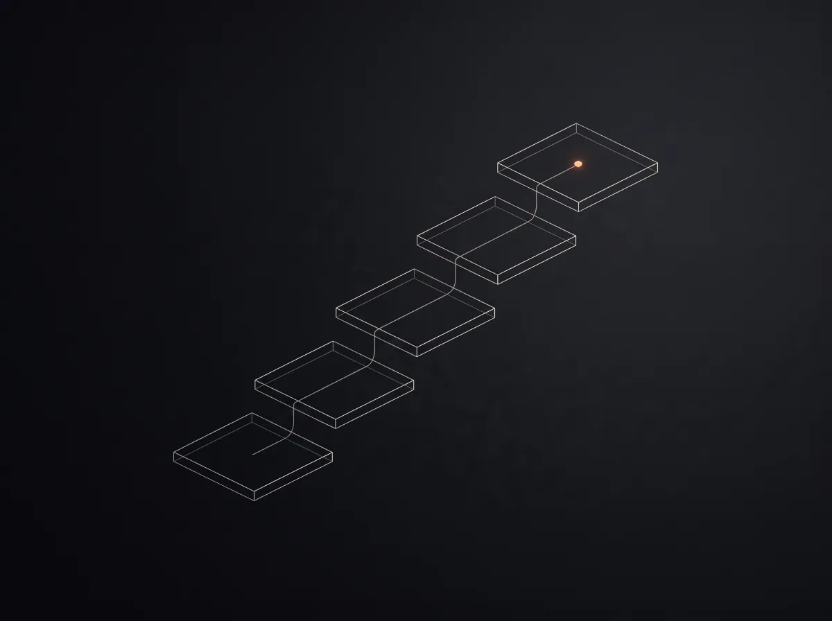 Cinco plataformas hexagonales en escalera, unidas por una línea: los pasos del posicionamiento en IA.